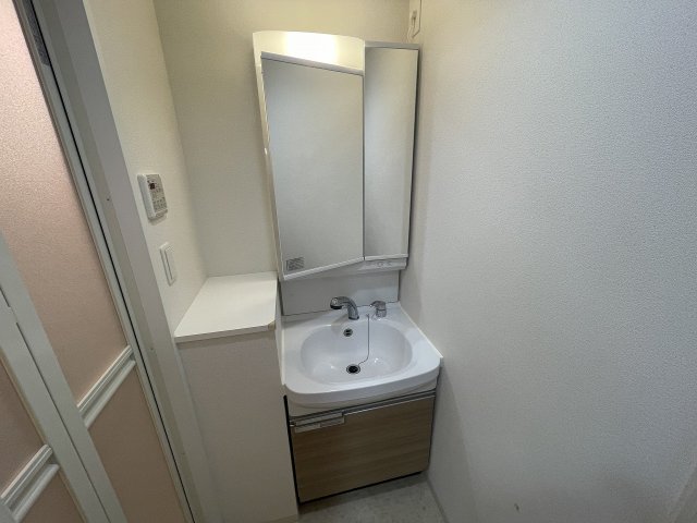 洗面設備　コンパクトで使いやすい洗面所