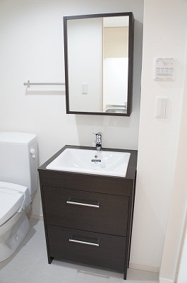 洗面設備　コンパクトで使いやすい洗面所