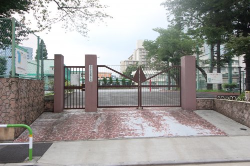 中学校　北区立堀船中学校（中学校）まで709m