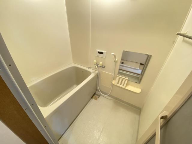 バス・シャワールーム　※リフォーム前の写真です※