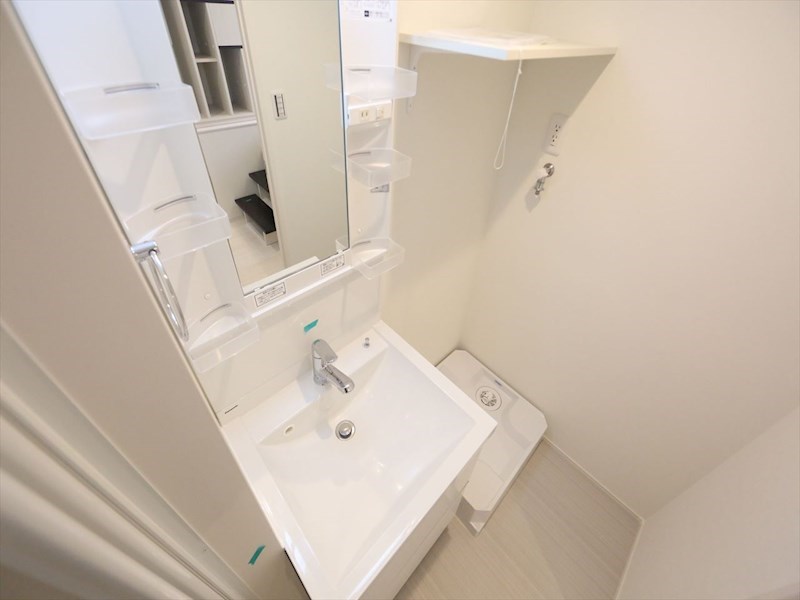 洗面設備　脱衣所　独立洗面台付（シャンプードレッサー付）　同仕様写真