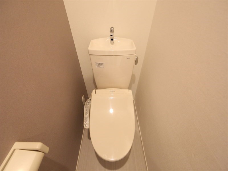 トイレ　温水洗浄暖房便座付トイレ　同仕様写真