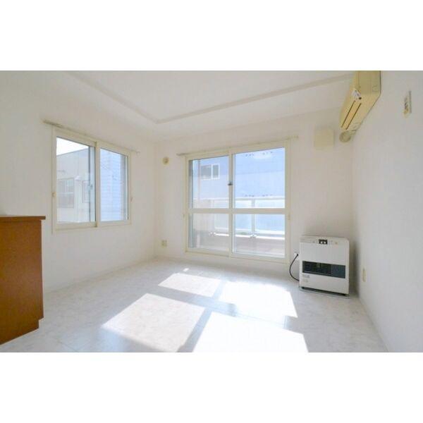 居室・リビング　※写真は別号室です。