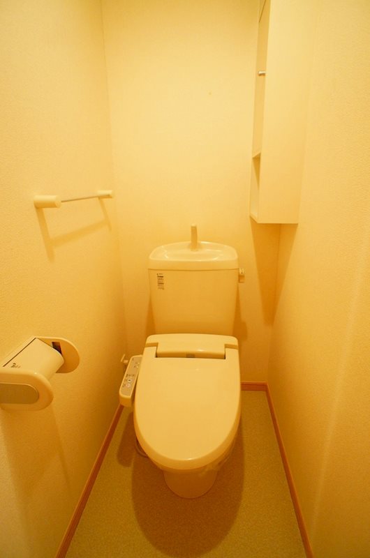 トイレ　温水洗浄便座