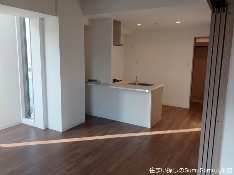 居室・リビング　反転参照写真