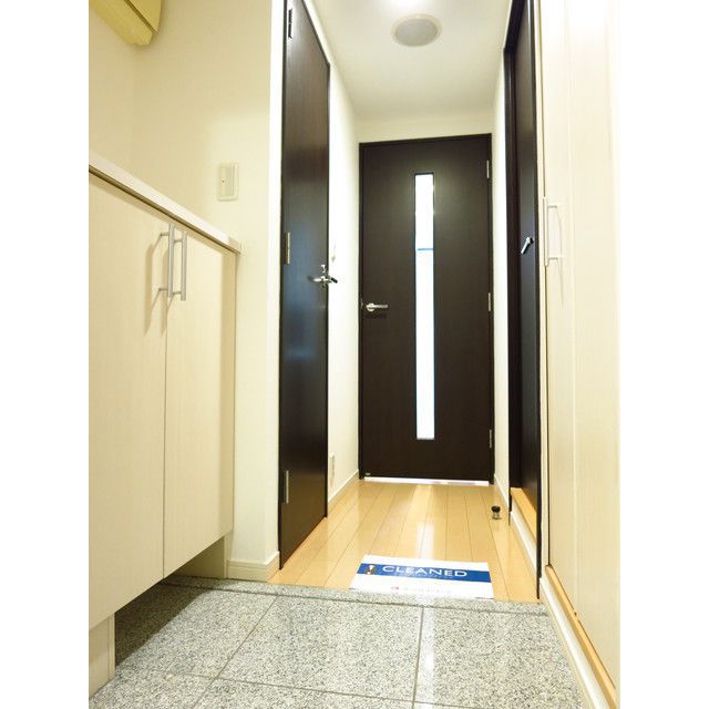 玄関　※別部屋の参考写真です。