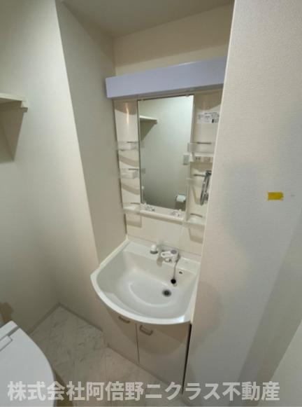 洗面設備　内装は別部屋の参考写真です。