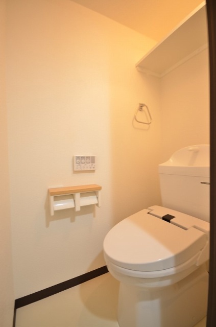 トイレ　別号室の写真です。