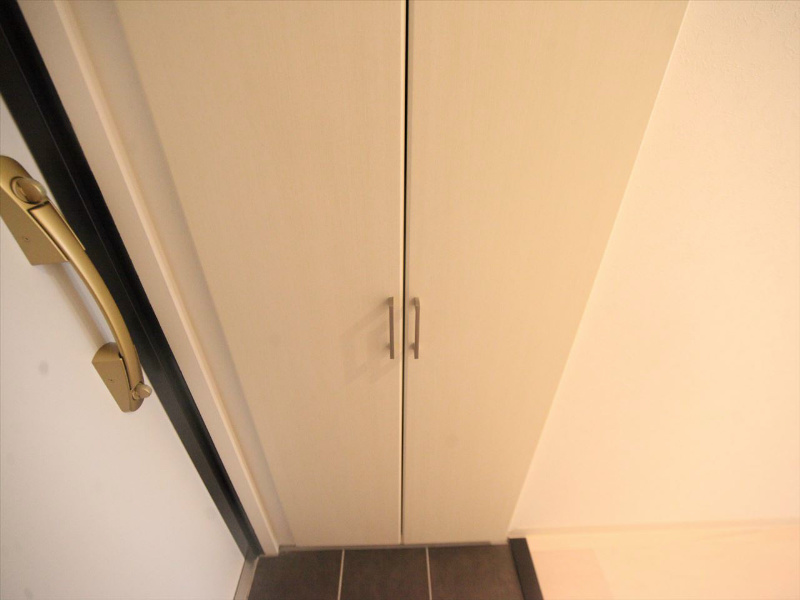 玄関　玄関　シューズボックス付（収納充実してます）