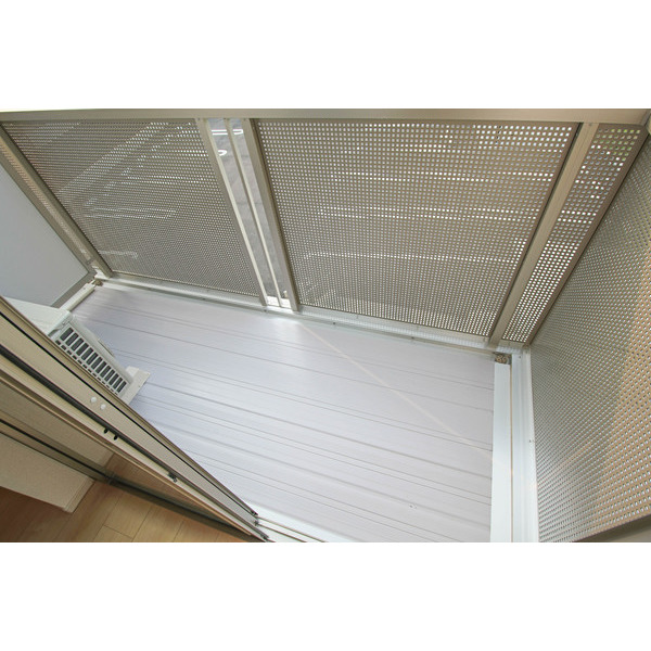 バルコニー　同じ建物の別の部屋