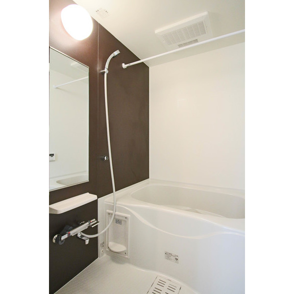 バス・シャワールーム　同じ建物の別の部屋