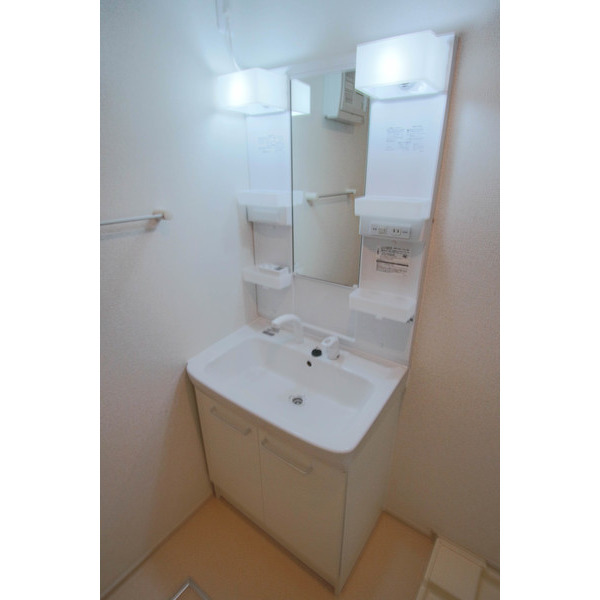 洗面設備　同じ建物の別の部屋