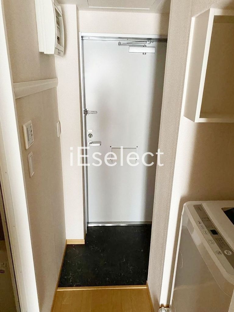 玄関　6段の棚があるシューズボックス付の玄関です