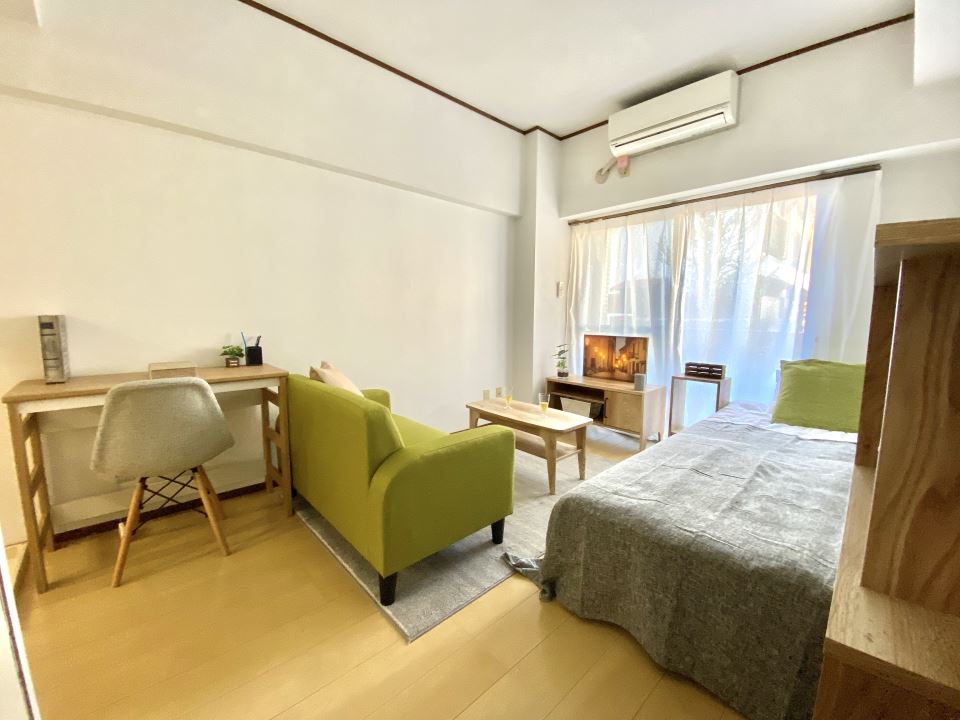 その他部屋・スペース　デスクも２人掛けソファーも置けます