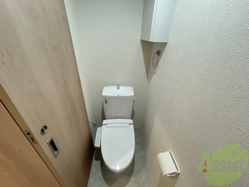 トイレ　トイレはウォシュレット機能付きです。安心して使用できますね。