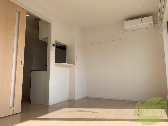 居室・リビング　陽当たりの良さそうな、７帖の広さの洋室となります。