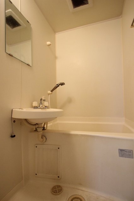 バス・シャワールーム　同物件別号室のものです。