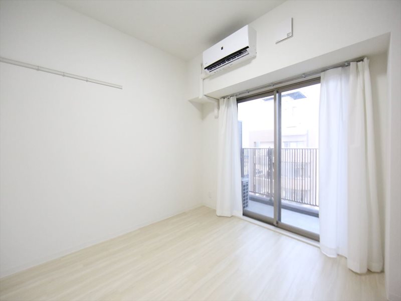 その他部屋・スペース　洋室7帖　エアコン完備　バルコニーに面しています