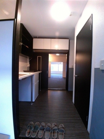 玄関　※同間取り別部屋の写真です。