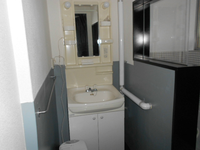 洗面設備　洗面台※同間取り別部屋の写真です。