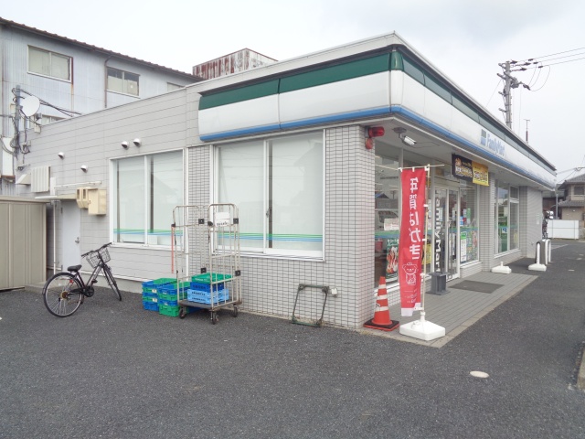 コンビニ　ファミリーマート　彦根小泉店（コンビニ）まで300m