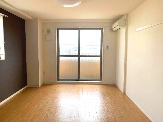 居室・リビング　室内