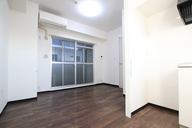 居室・リビング　エアコンは設備ではありません※クリーニング前のお写真です※