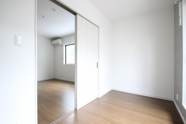 居室・リビング　同物件別号室のお写真です