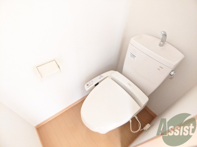 トイレ　人気のウォシュレットつきのトイレです。快適ですよ。