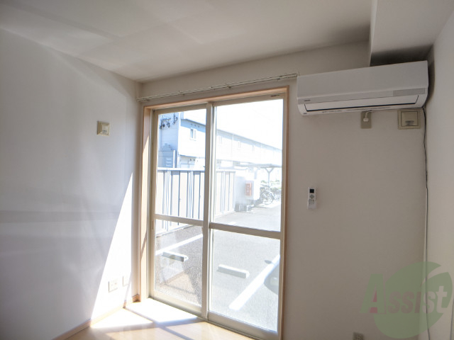 その他設備　あらかじめエアコンがついています。夏も冬も快適ですよ。