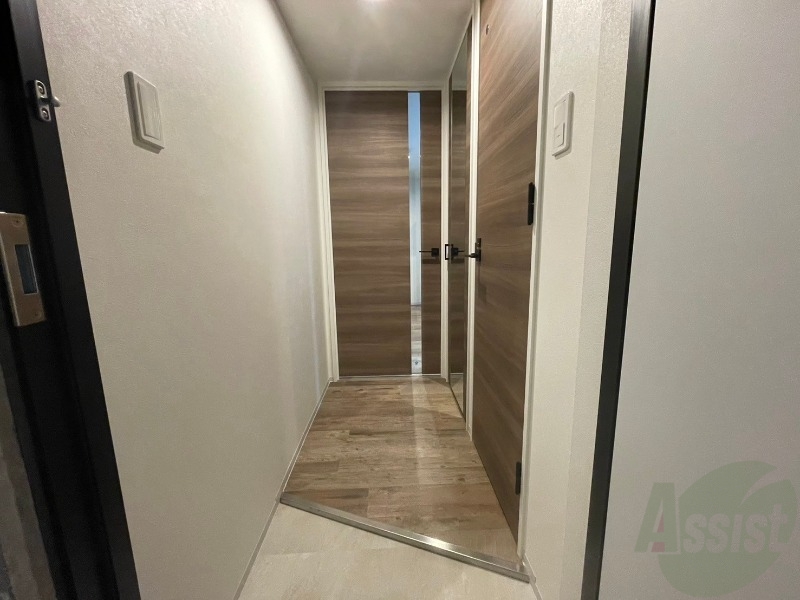 玄関　玄関です。すぐ広いリビングにつながっています。