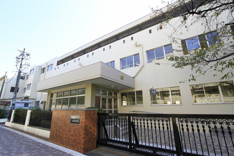小学校　名古屋市立山吹小学校（小学校）まで445m
