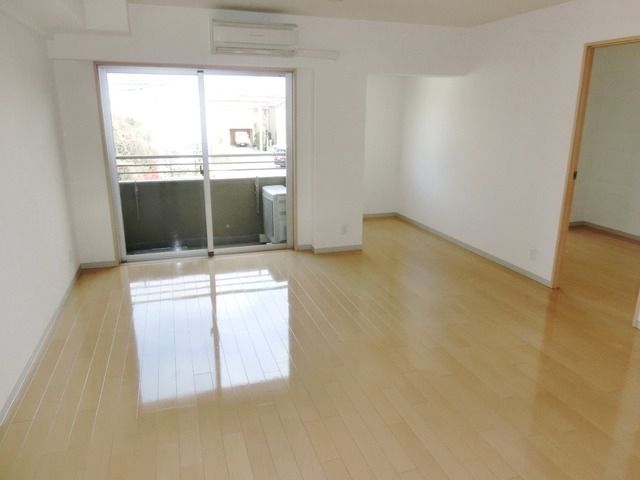 居室・リビング　★18.2帖の開放感のあるリビングです★