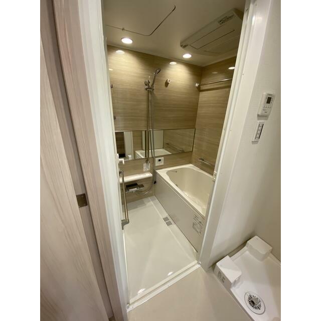 バス・シャワールーム　追い焚き機能、浴室乾燥機付きバス。