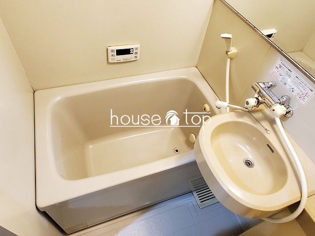 バス・シャワールーム　洗面台付きの浴室