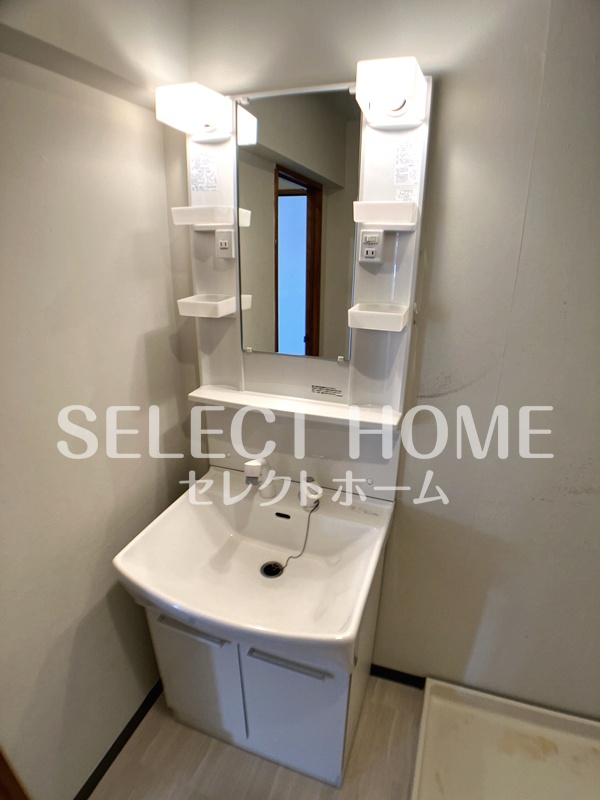 洗面設備　使いやすい独立洗面台です