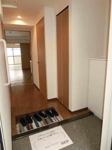 玄関　玄関収納があり便利です