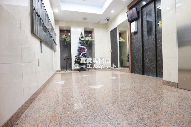 エントランス　毎日通る場所だからこそ、洗練された空間に