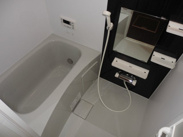 バス・シャワールーム　シンプルで機能的なユニットバスです！