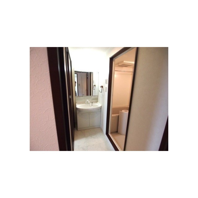 洗面設備　シャワー付き洗面化粧台