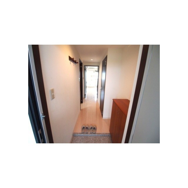 玄関　シューズボックス付き広々玄関！