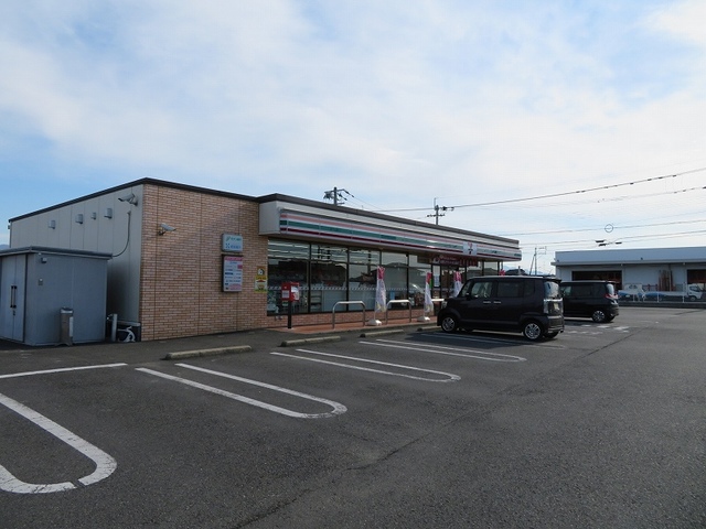 コンビニ　セブンイレブン八代古閑浜店（コンビニ）まで400m