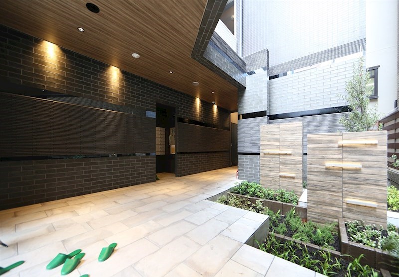 エントランス　エントランス　オートロック　宅配ＢＯＸ　防犯カメラ