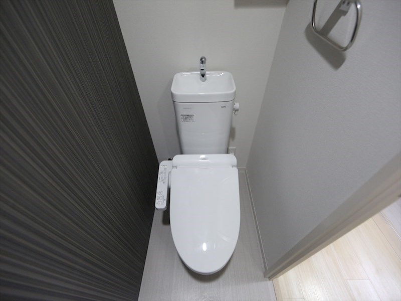 トイレ　温水洗浄暖房便座付トイレ