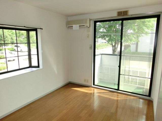 その他部屋・スペース　２面採光の洋室６帖