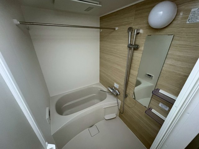 バス・シャワールーム　落ち着いた空間のお風呂です