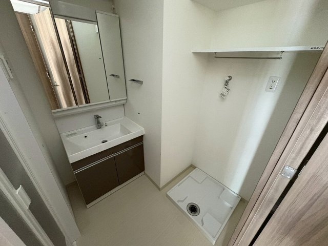 洗面設備　ゆったりとスペースのある洗面所