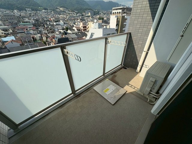 バルコニー　暖かな日差しのふりそそぐバルコニー