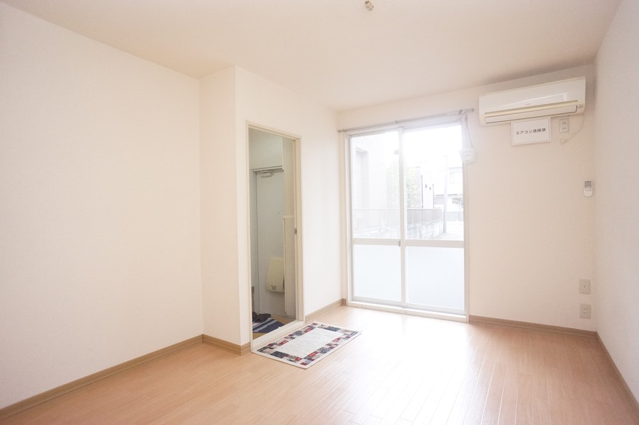 居室・リビング　洋室５.９帖！キッチンと合わせて１１帖になります！