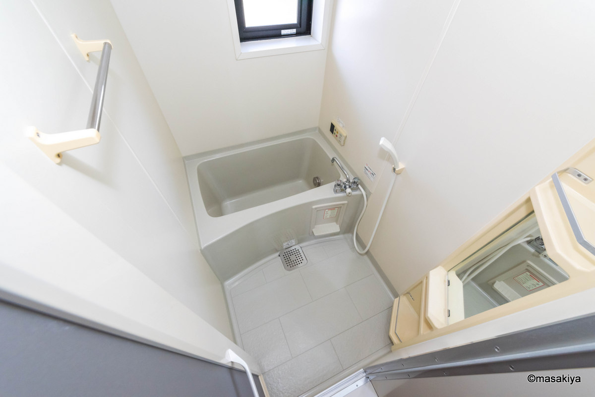 バス・シャワールーム　お風呂　追い焚き付きです。